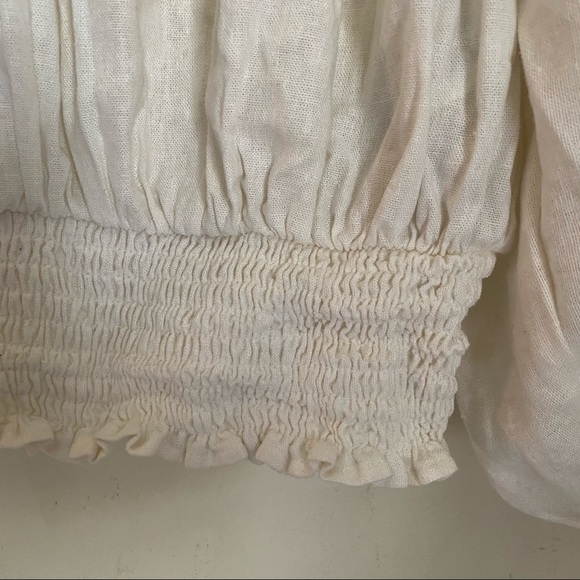 🌻Beige peasant top🌻 - Picture 4 of 6